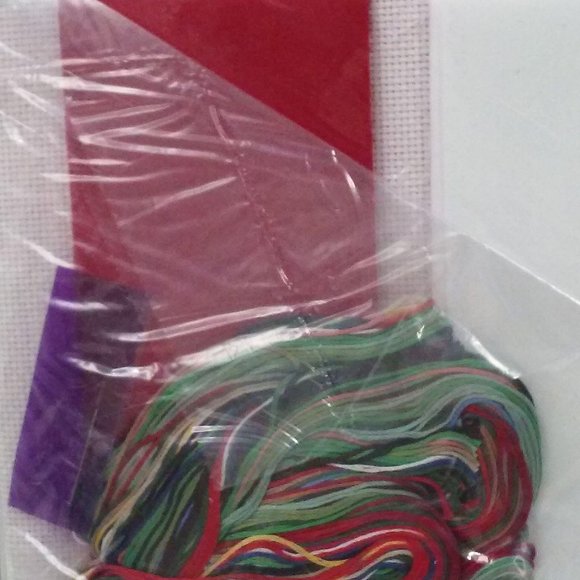 Bucilla Kit 83218 Christmas Wreath 14"x14" NIP - Picture 6 of 6